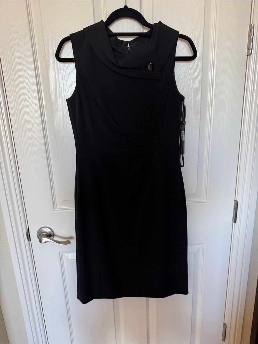 Tahari NWT size 6 Black Sleeveless Midi Sheath Dress